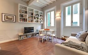 Cloe Apartment By Mamo Florence